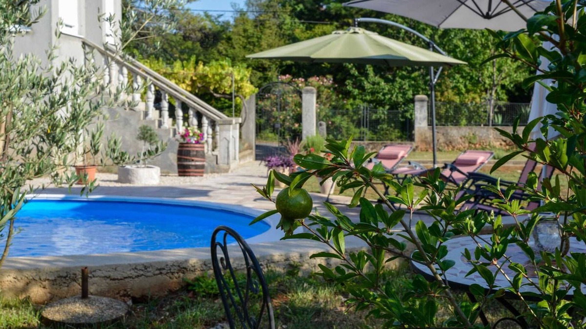 Sveti Vid Dobrinjski Apartment | Apartment Villa Oliva with private swimming pool