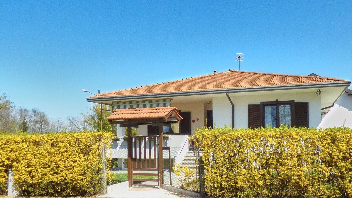 Castelletto Sopra Ticino Apartment | Apartment in Isa House