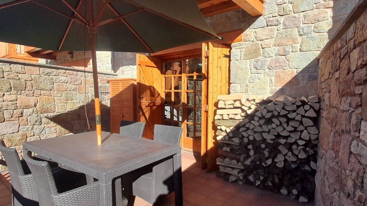 Vilallonga de Ter Apartment | Apart. Rustico CON Terraza