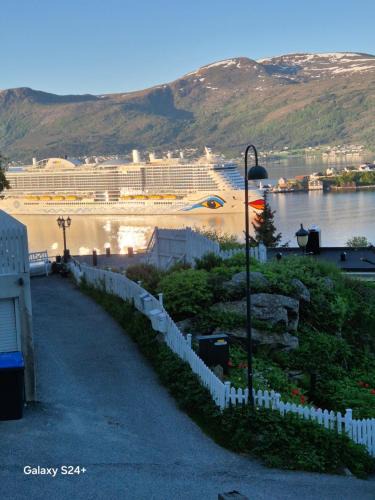 Alesund Apartment | APARTAMENT - Duże mieszkanie w centrum Ålesund