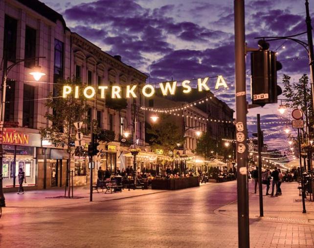 Srodmiescie Apartment | Apartament I LOVE PIOTRKOWSKA z wielkim lustrem, balkonem i klimatyzacją