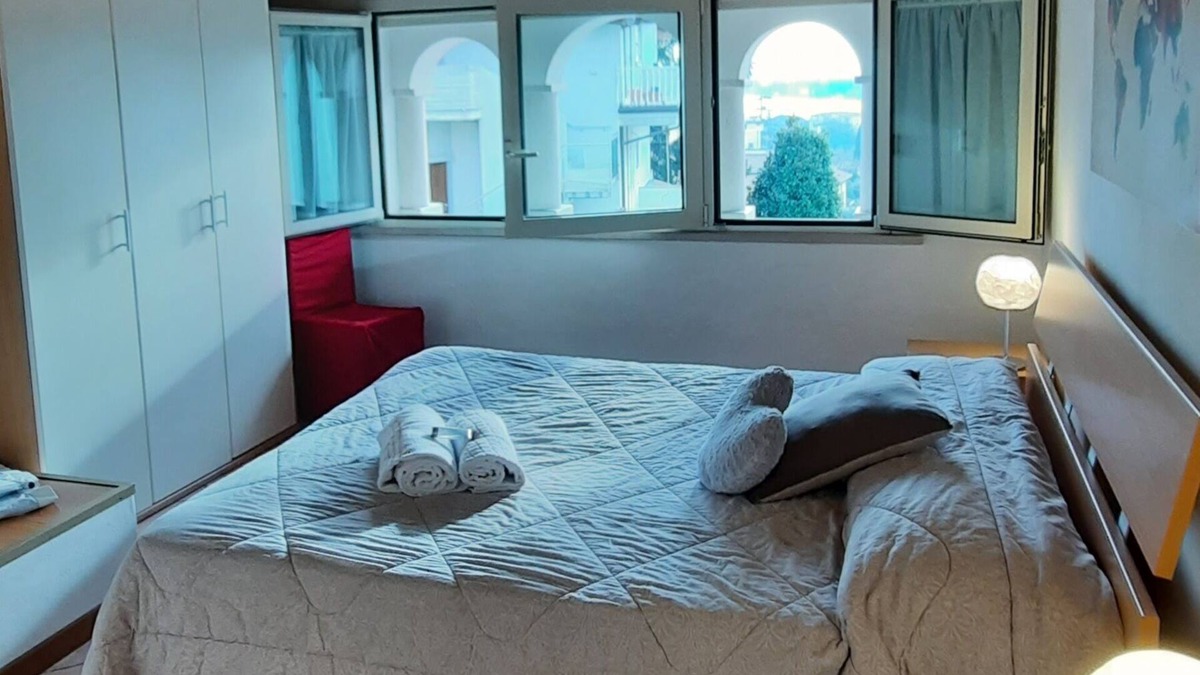 Desenzano del Garda Apartment | APARTAMENT ESMERA NEAR THE TOWN OF DESENZANO