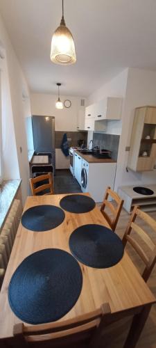 Chorzow Batory Apartment | Apartament JUKI 2, obok Katowice Wynajem na doby, krótkoterminowy, 2 pokoje, możliwość dodatkowych dwóch osób na rogówce w salonie za dodatkową opłatą, 37m2,- po kapitalnym remoncie, Wifi