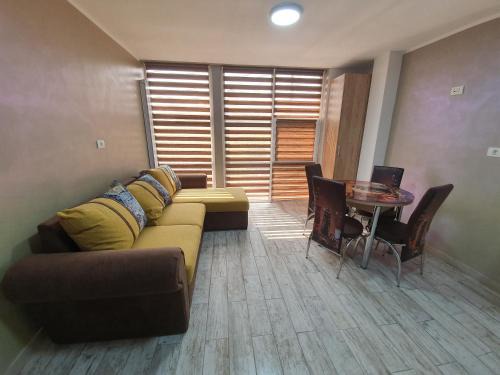 Barlad Apartment | Apartament negris