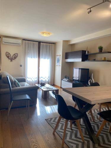 Sort Apartment | Apartament Neret I