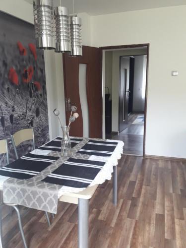 Mieroszow Apartment | Apartament u Dany Las wita Was w otoczeniu gór i dzikiej przyrody