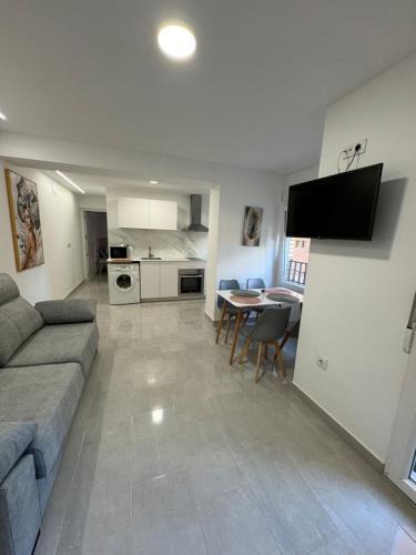 Almansa Apartment | Apartamento África en centro moderno con balcón