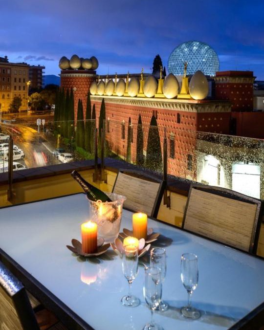 Figueres Apartment | Apartamento ático enfrente del Museo Dalí