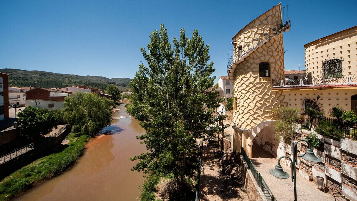 Puente De Genave House | APARTAMENTO AZAHAR 2E - Rustic apartment with free WiFi.