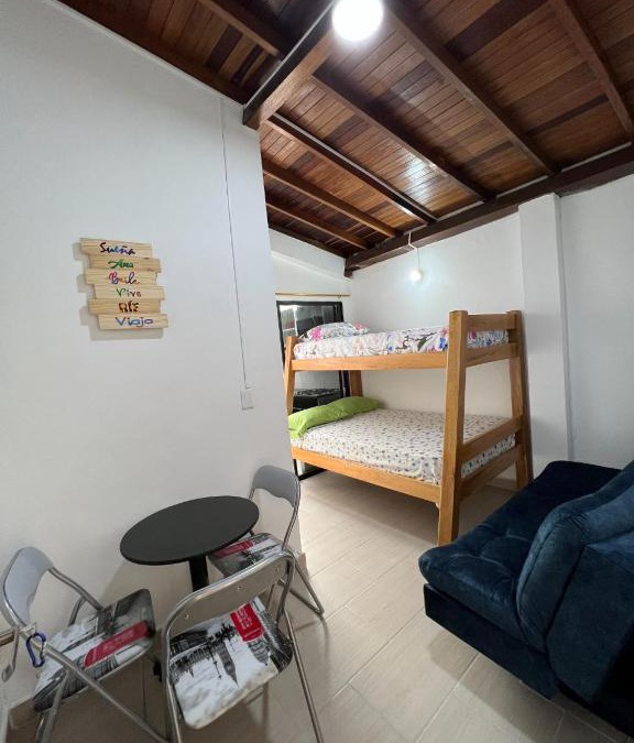 Suramericana Apartment | APARTAMENTO AMOBLADO SECTOR LAURELES-ESTADIO hasta 8 personas - Londres