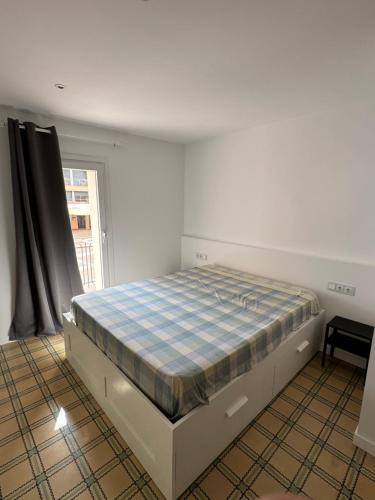 Sant Marti de Tous Apartment | Apartamento con terraza 4 pax