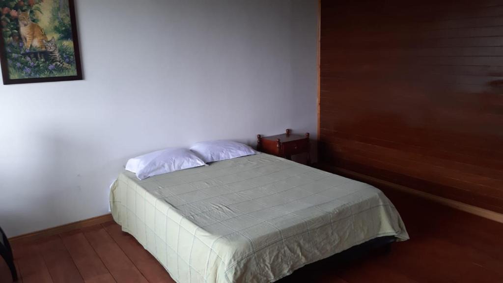 Calarca Apartment | Apartamento de un ambiente, cocina, baño, acogedor, vista a zonas verdes
