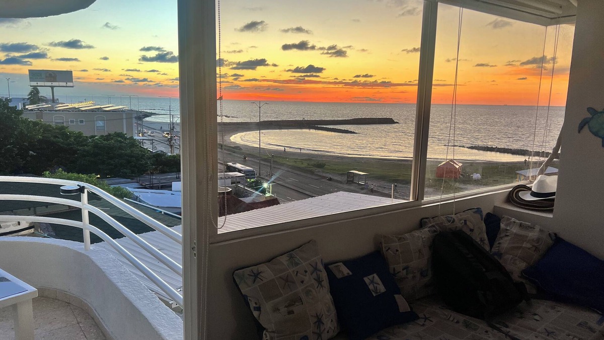 El Cabrero Condo | Apartamento frente ala playa great location beach front condo. 10 min from airp