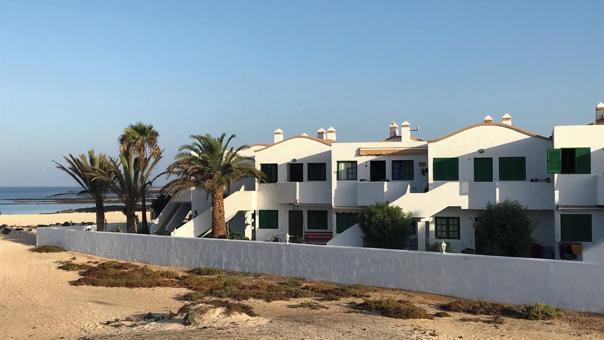 Los Lagos Apartment | Apartamento Los Lagos| Direct to the beach & sea | Terrace | BBQ | Top WiFi