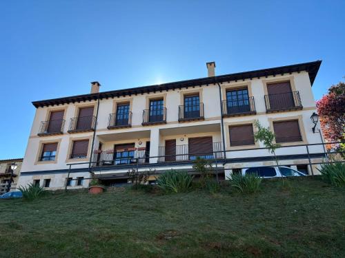Vinuesa Apartment | Apartamento Mirador del Pantano 1