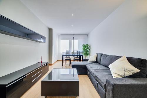 Huarte Apartment | Apartamento Oihana by Clabao