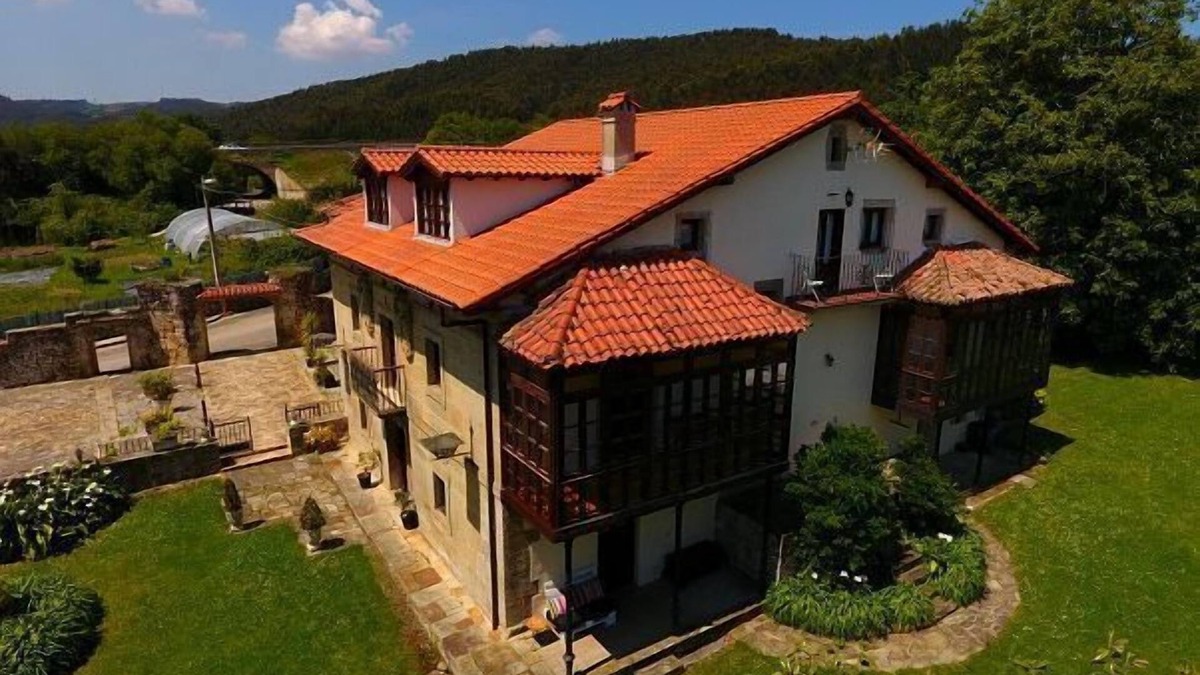 Barcena de Cicero Cottage | Apartamentos El Majuelo for 5 people