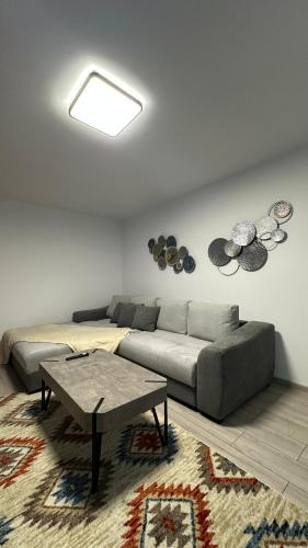 Brezoi Apartment | Apartamentul cu vibe de Blues - La un Do Distanta de festival
