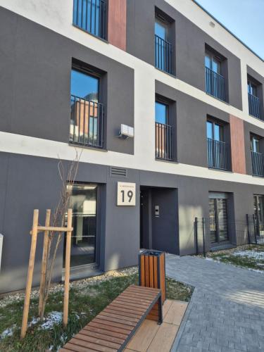 Brynow Apartment | Apartamenty Ceglana Park - prywatny parking - piękne osiedle - nowe luksusowe mieszkanie z biurkiem