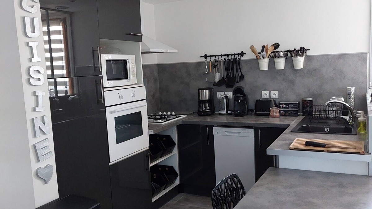 Saint-Romain-de-Jalionas Apartment | APARTEMENT EMPREINTE 3km from Crémieu