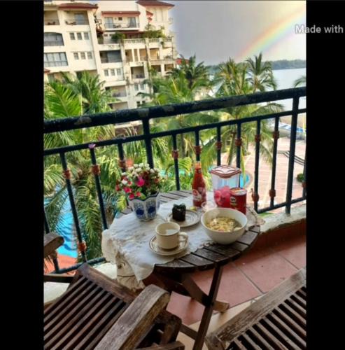 Bandulu Apartment | Apartemen Marbella anyer tower sadewa lt 5 view kolam renang & laut