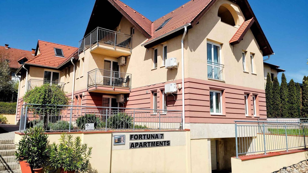 Heviz Condo | Apartement with pool and WIFI