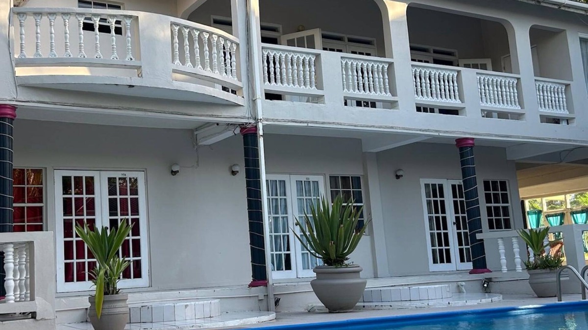 Rodney Bay Hotel | Aparthotel 5-minutes away from beach w/AC, Wi-Fi, & pool view in RodneyBay