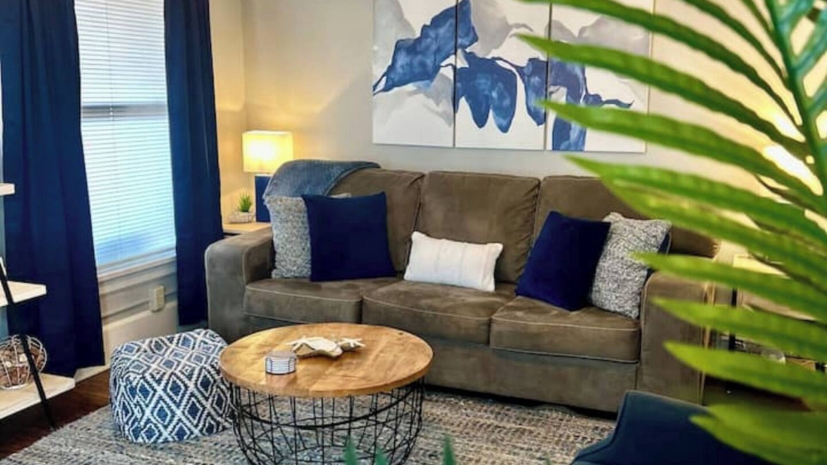 Huntington Apartment | Aparthotel: Lopsy Blue -by Arena/Marshall/Hospital