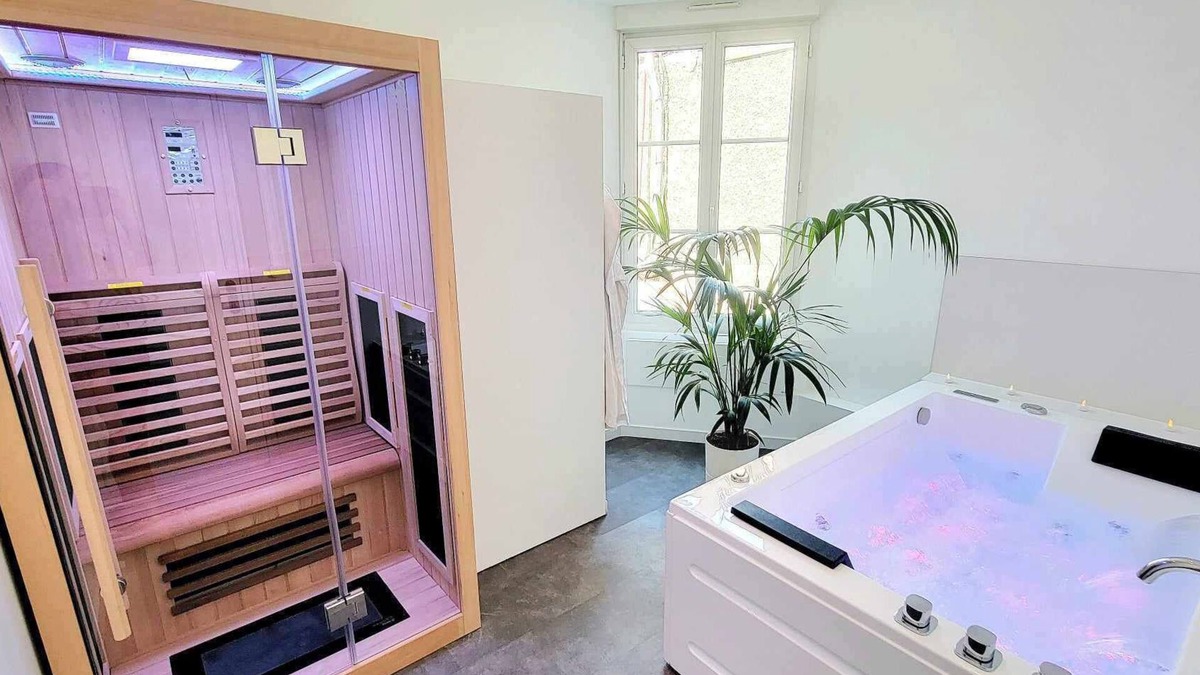 Reims City Centre Apartment | Aparthotel SPA: jacuzzi, sauna, terrace, balcony, hyper center, Place Drouet D'Erlon