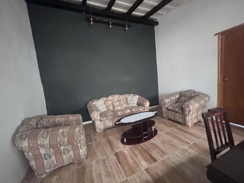 Fray Bentos House | Aparthouse-Compartida!