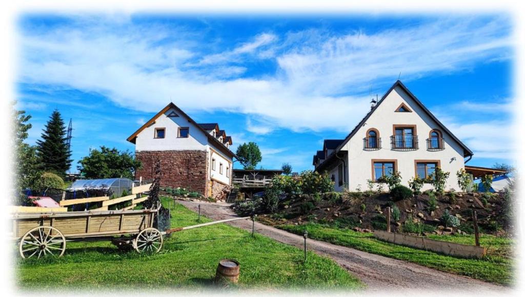 Cerveny Kostelec House | Apartmán na statku Červený Kostelec