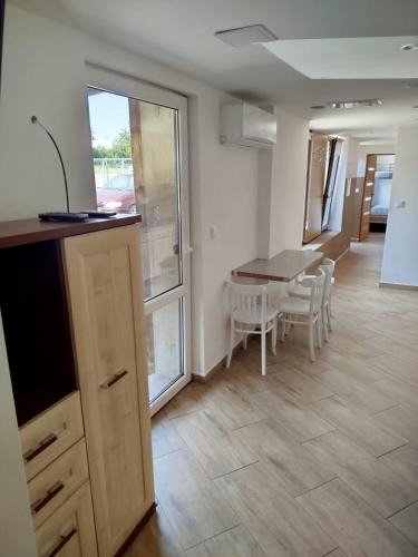 Cerveny Kostelec Apartment | Apartmán s terasou