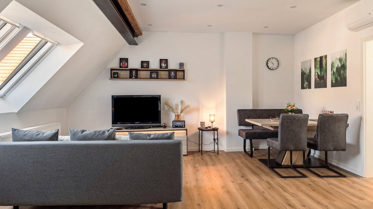 Bahlingen Apartment | Apartment 'Schmidt' with Wi-Fi and Air Conditioning