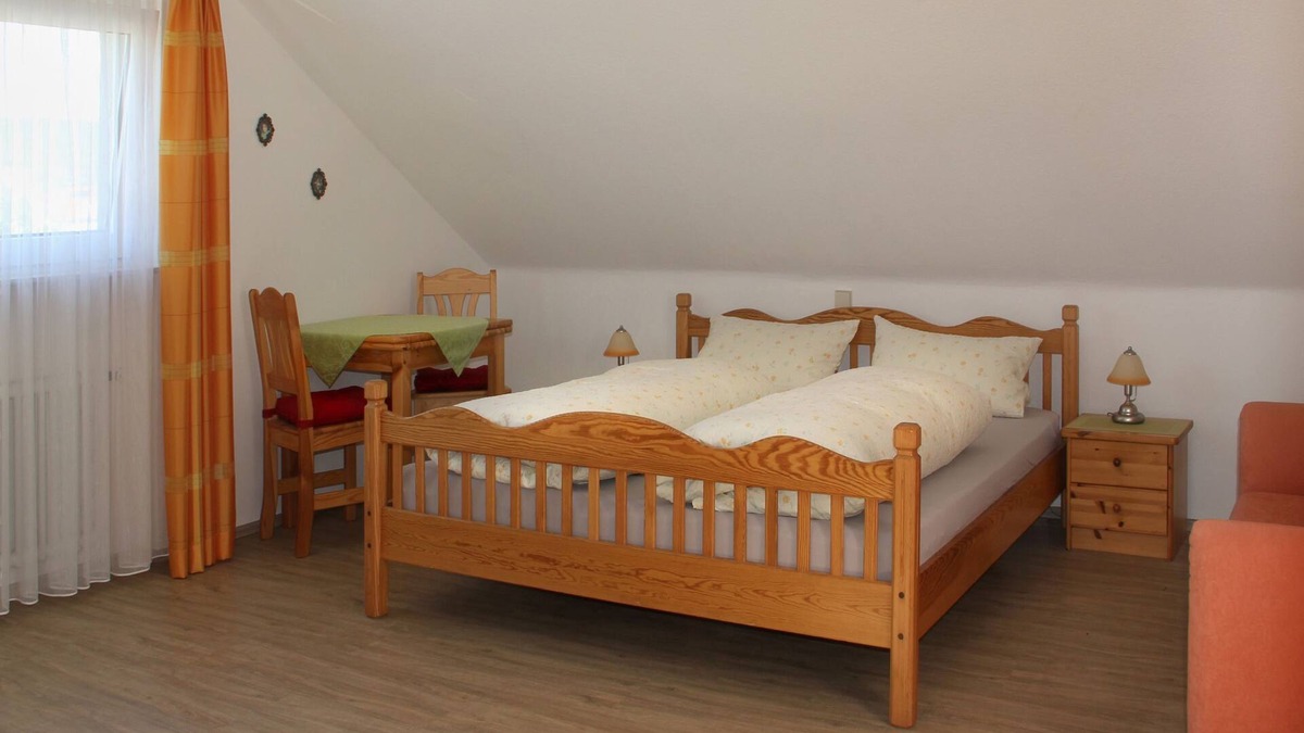Burkheim Apartment | Apartment 'Kaiserstuhlblick' with Balcony and Wi-Fi