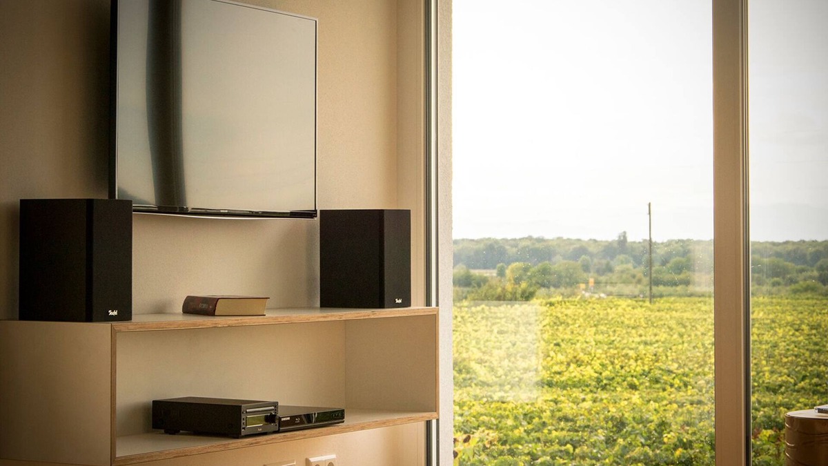 Oberrotweil Apartment | Apartment 'Süd-Blick' with Mountain View, Private Terrace and Wi-Fi