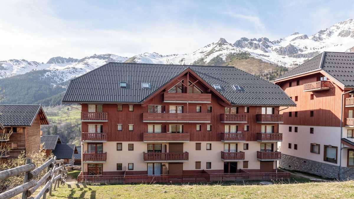 Saint-Francois-Longchamp Apartment | Apartment 'Appartement St François Longchamp' with Mountain View and Balcony