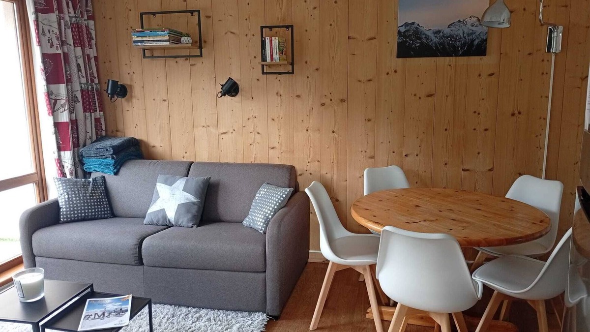 Saint-Francois-Longchamp Apartment | Apartment at the foot of the slopes, near outdoor swimming pool (summer) with garage.