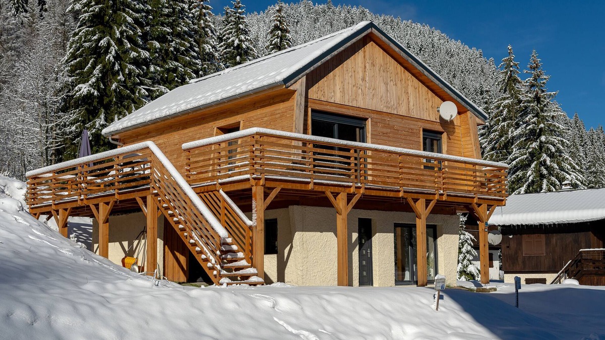 Saint-Pierre-d'Entremont Apartment | Apartment 'Les Iris' with Mountain View, Private Garden and Wi-Fi