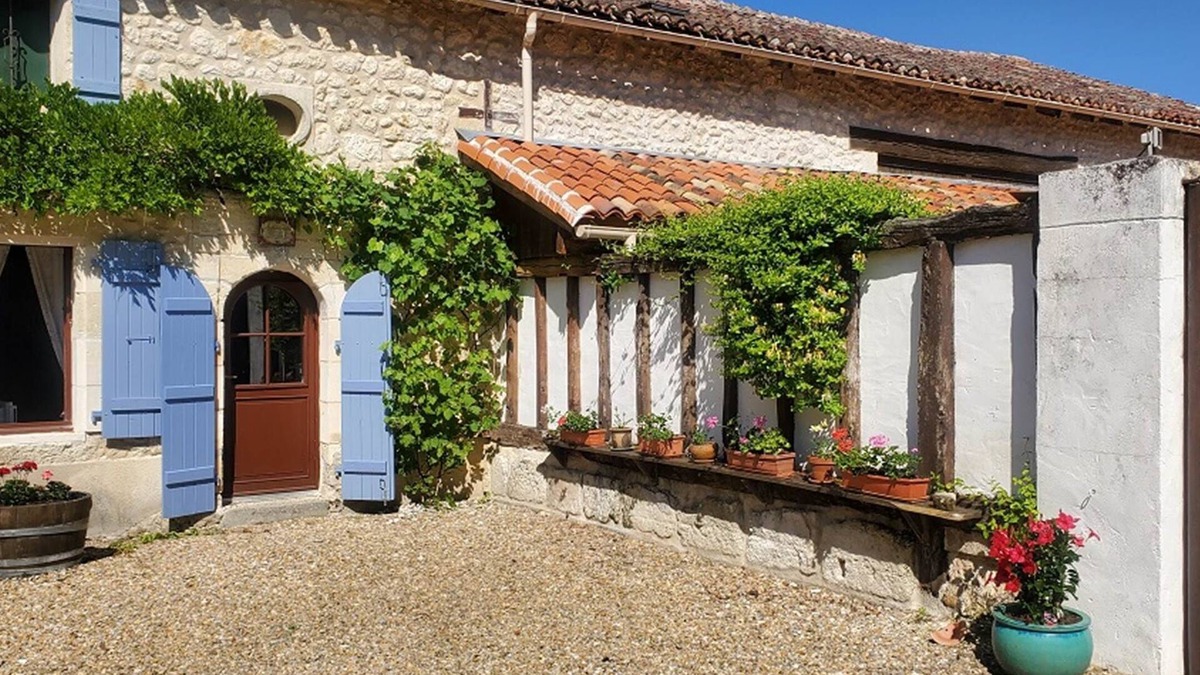 Saint-Privat-en-Perigord House | Apartment Coquelicot in La Marteille - 2 people