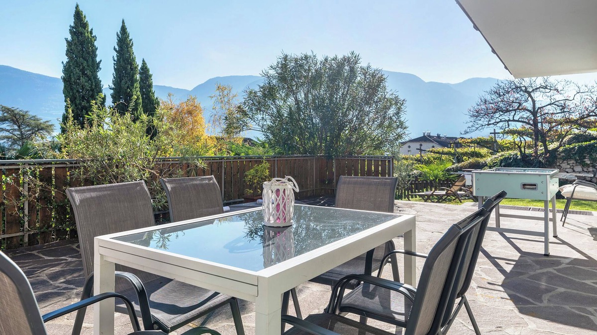 Termeno Sulla Strada del Vino Apartment | Apartment 'Viertelgraun' with Mountain View, Shared Terrace and Wi-Fi