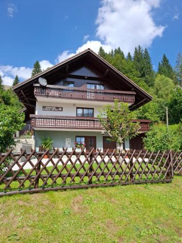 Jesenice Apartment | Apartma ČVRSTA TROJKA