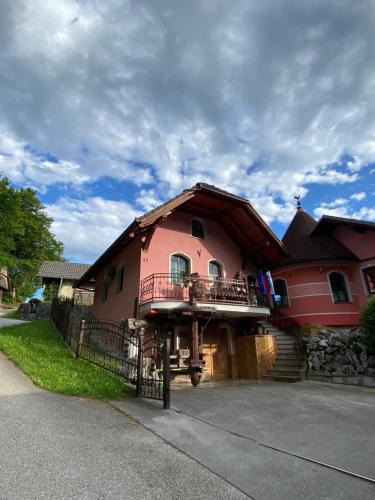 Trebnje Apartment | Apartma Medvedjek