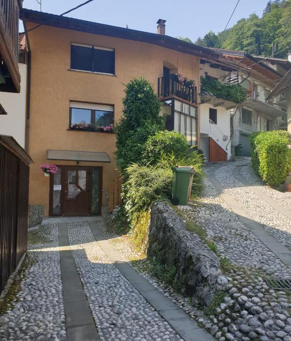 Kobarid Apartment | Apartma na klancu