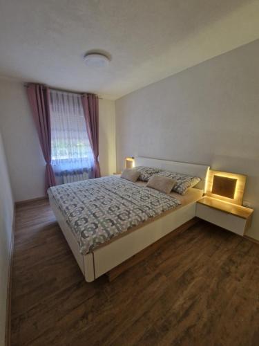 Slap Apartment | apartma-sobe Lejla