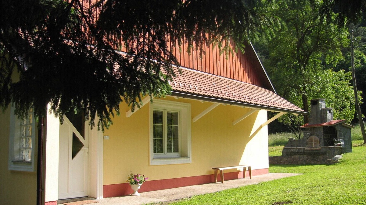 Slovenska Bistrica House | Apartma Vintgar - river view