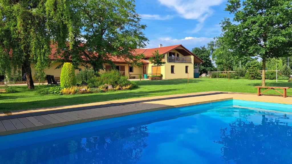 Mnichovo Hradiste Apartment | Apartman FARMA HRADEC