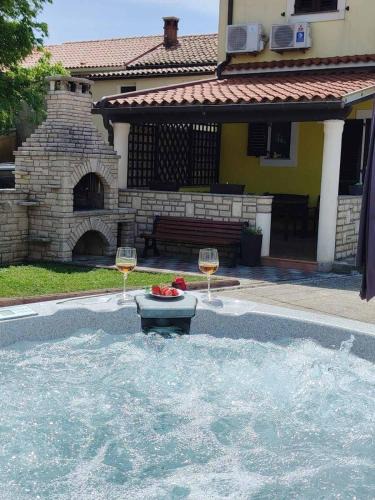 Rebici Apartment | Apartman Matija Rebići- Cozy getaway with jacuzzi & kid's playground