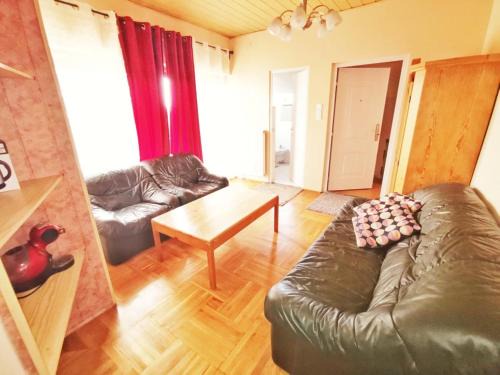 Erd Apartment | Apartman Poirot Balcony