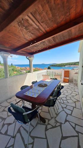Prvic Luka Apartment | Apartmani Ela