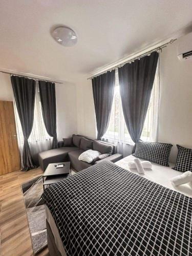 Kraljevo Apartment | Apartmani M.&.B Luks 2